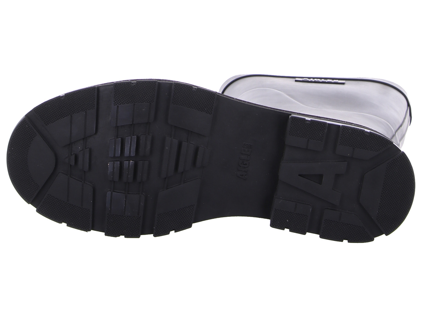 aigle_mid_rain_na071_8135